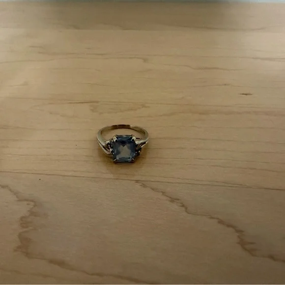 Elegant Vintage Aquamarine Ring - Picture 2 of 4